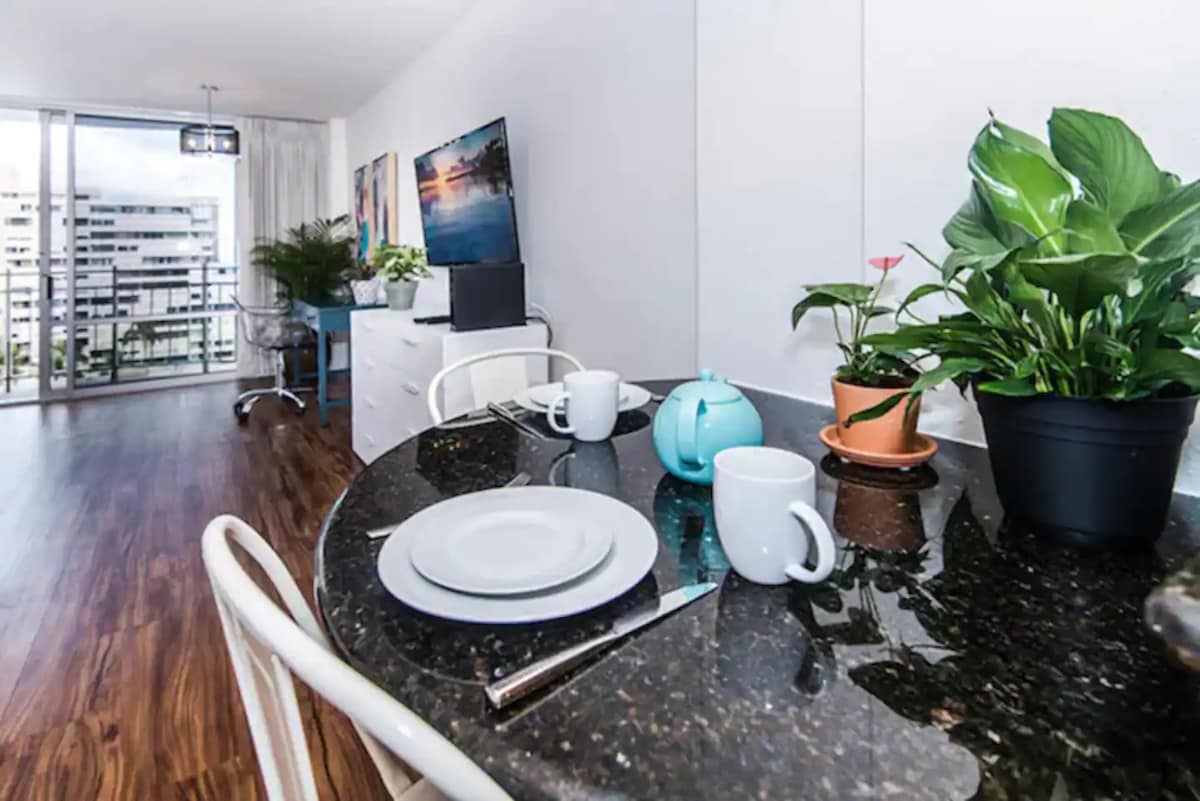 Condo in Honolulu · ★4.95 · Studio · 1 bed · 1 shared bath - Photo 4