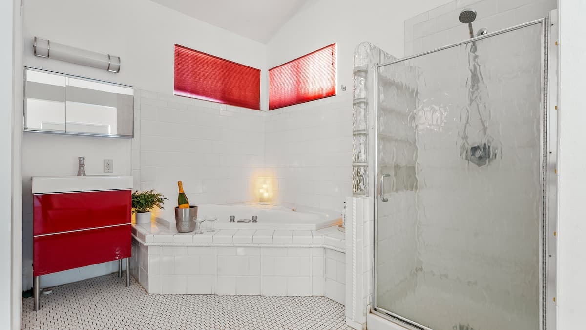 Romantic Suite | Tropical Escape | BBQ & Hot Tub - Photo 3