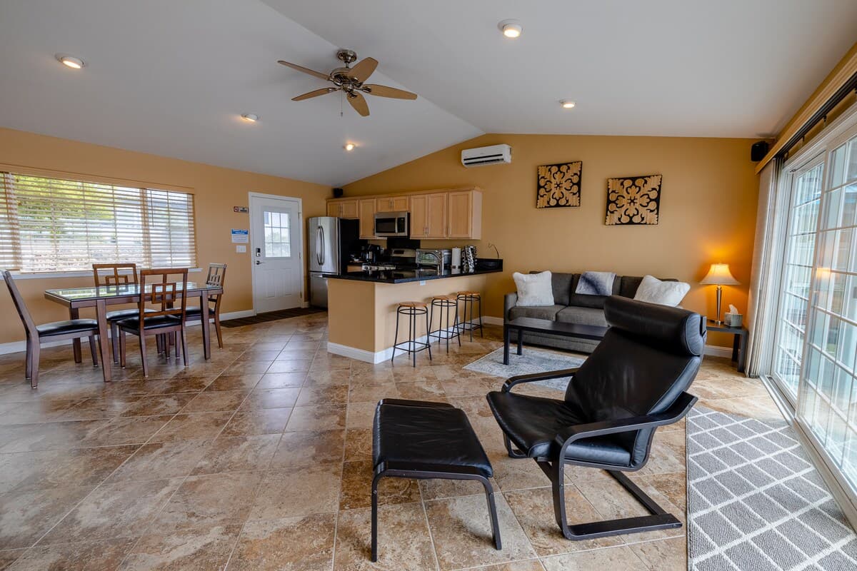 Home in Hilo · ★4.98 · 1 bedroom · 2 beds · 1 bath - Photo 2