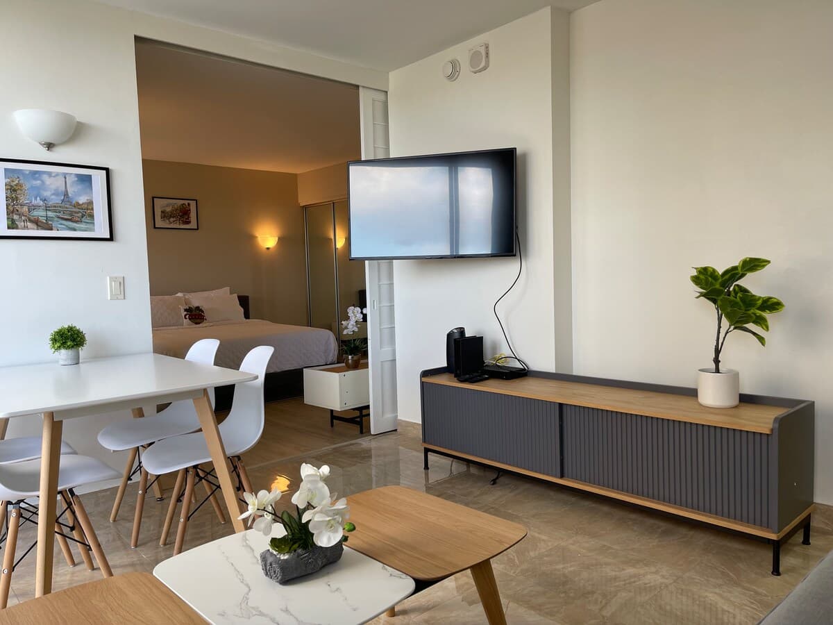 Condo in Honolulu · ★4.81 · 1 bedroom · 2 beds · 1 shared bath - Photo 4