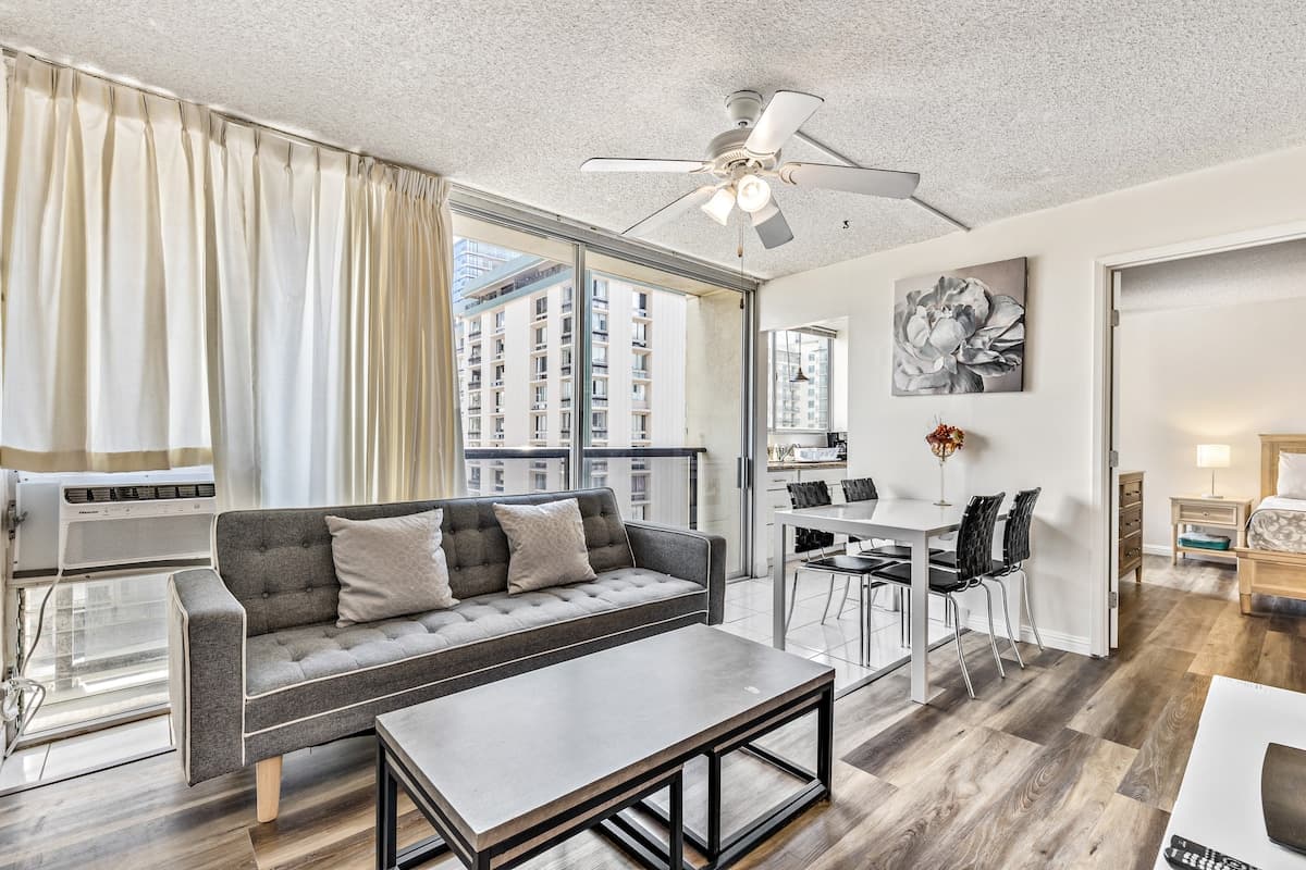 Condo in Honolulu · ★4.74 · 1 bedroom · 3 beds · 1 private bath - Photo 1