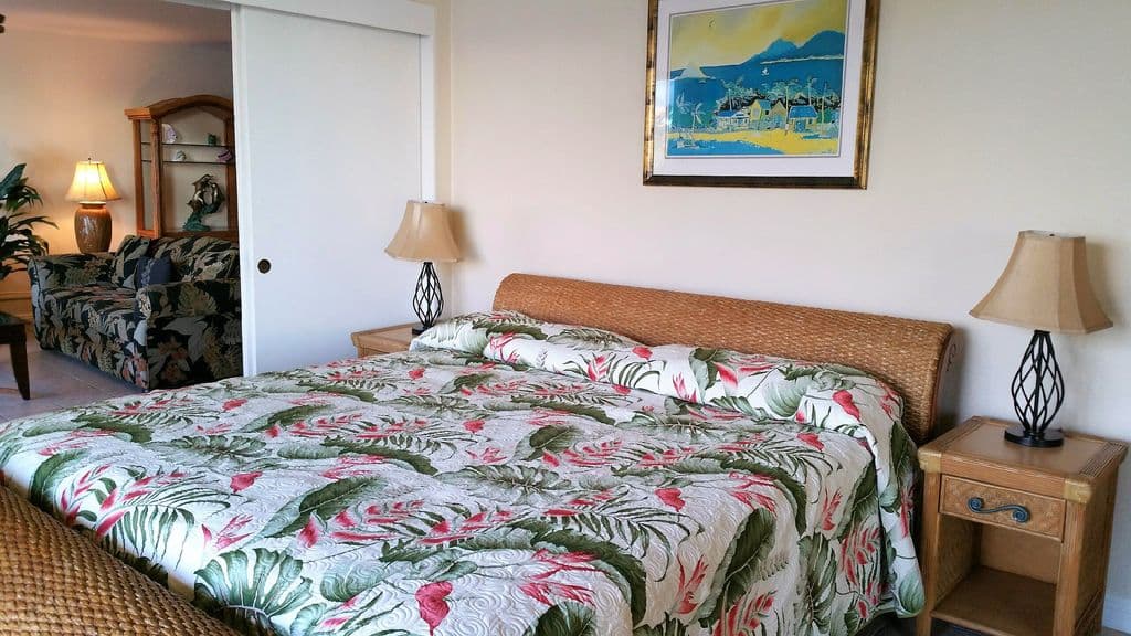 Condo in Lahaina · ★4.87 · 2 bedrooms · 2 beds · 2 baths - Photo 4