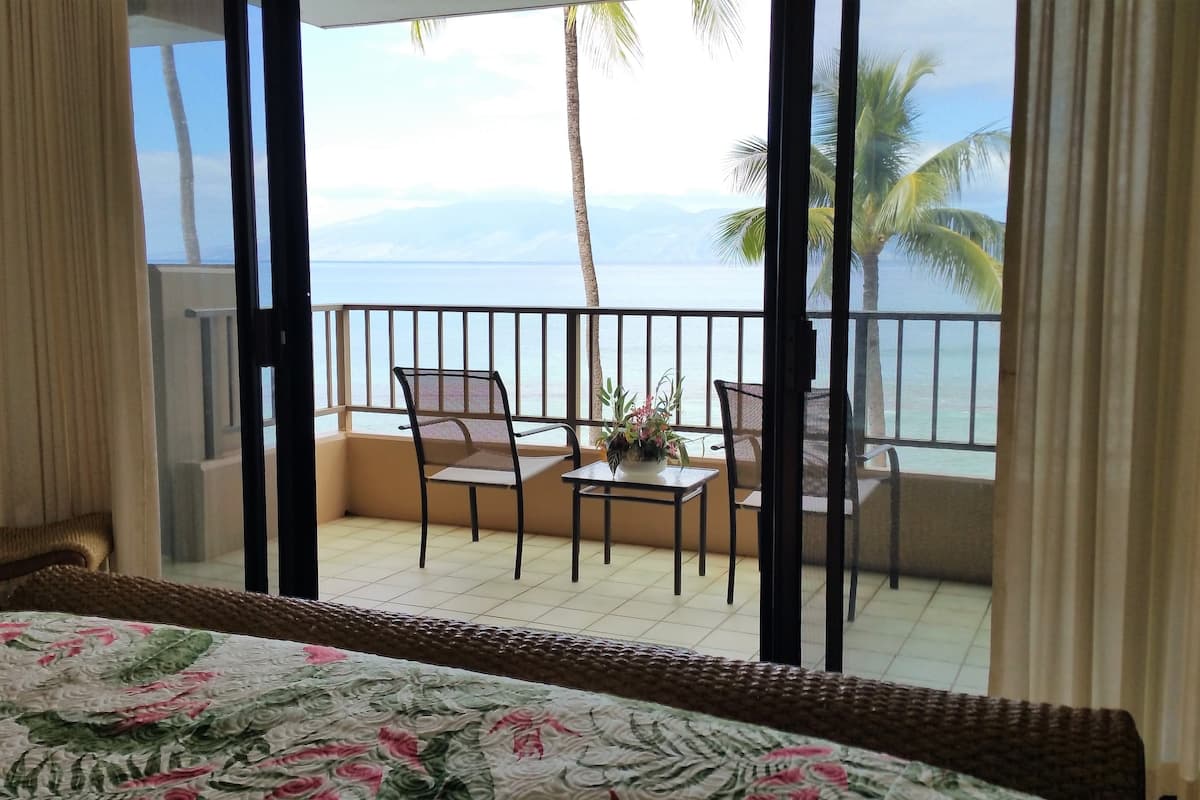 Condo in Lahaina · ★4.87 · 2 bedrooms · 2 beds · 2 baths - Photo 1