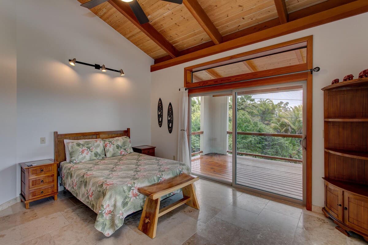 Home in Pahoa · ★4.94 · 2 bedrooms · 2 beds · 1.5 shared baths - Photo 3