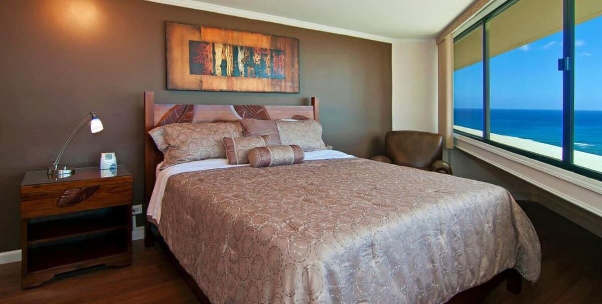 Condo in Honolulu · ★4.54 · Studio · 1 bed · 1 shared bath - Photo 1