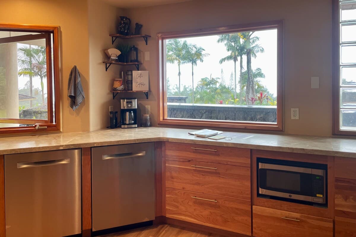 Home in Captain Cook · ★4.9 · 6 bedrooms · 7 beds · 5 baths - Photo 5