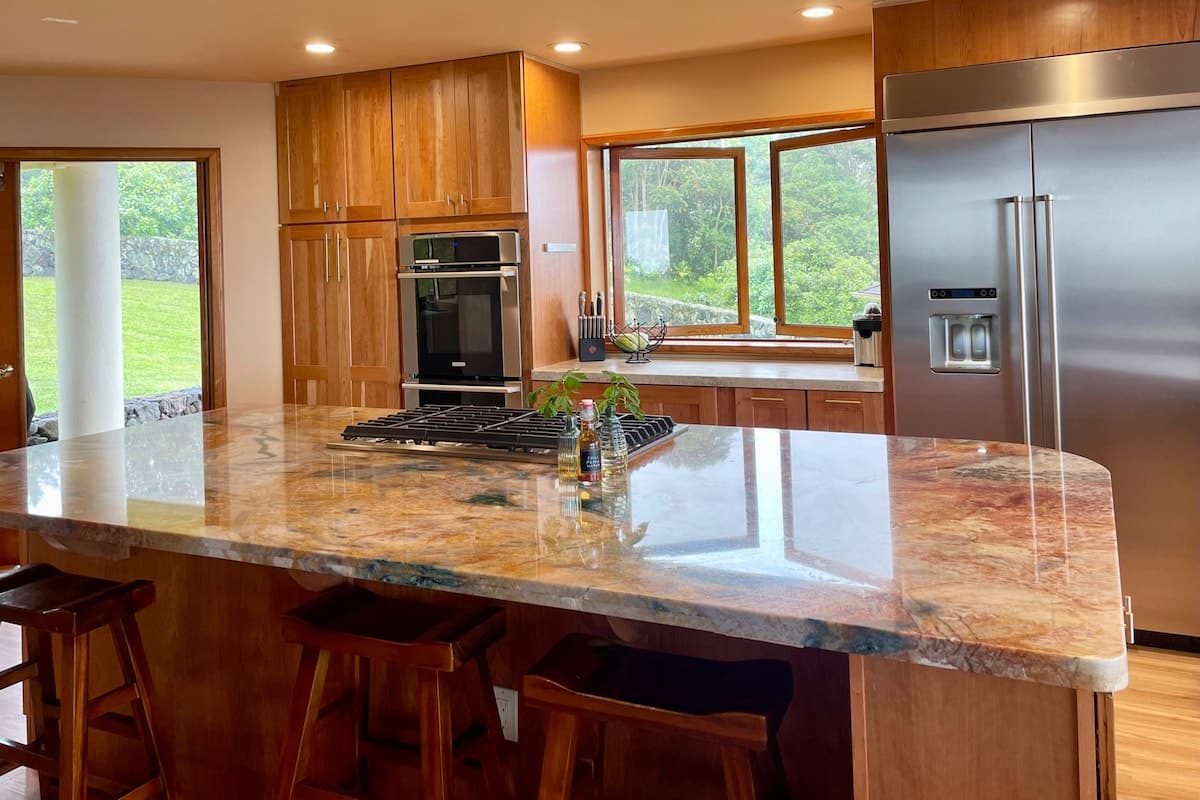 Home in Captain Cook · ★4.9 · 6 bedrooms · 7 beds · 5 baths - Photo 4
