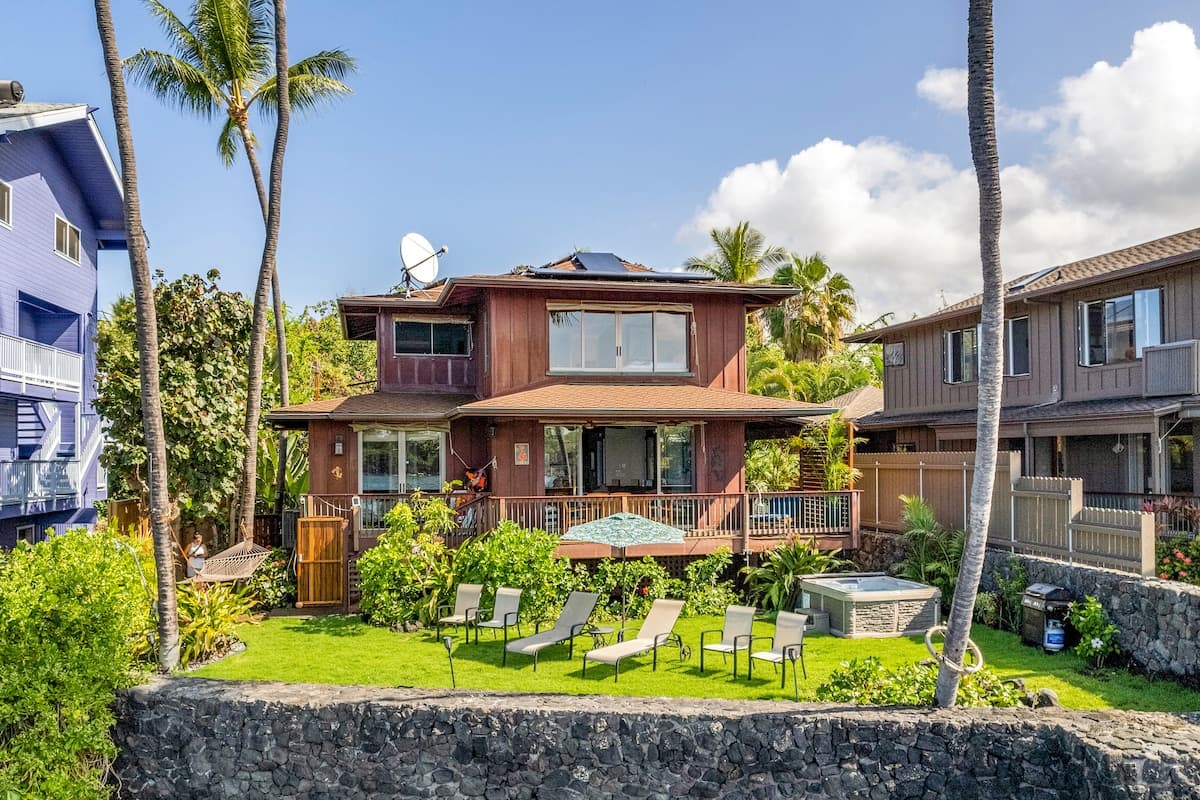 Home in Kailua-Kona · ★4.97 · 3 bedrooms · 3 beds · 3.5 baths - Photo 2