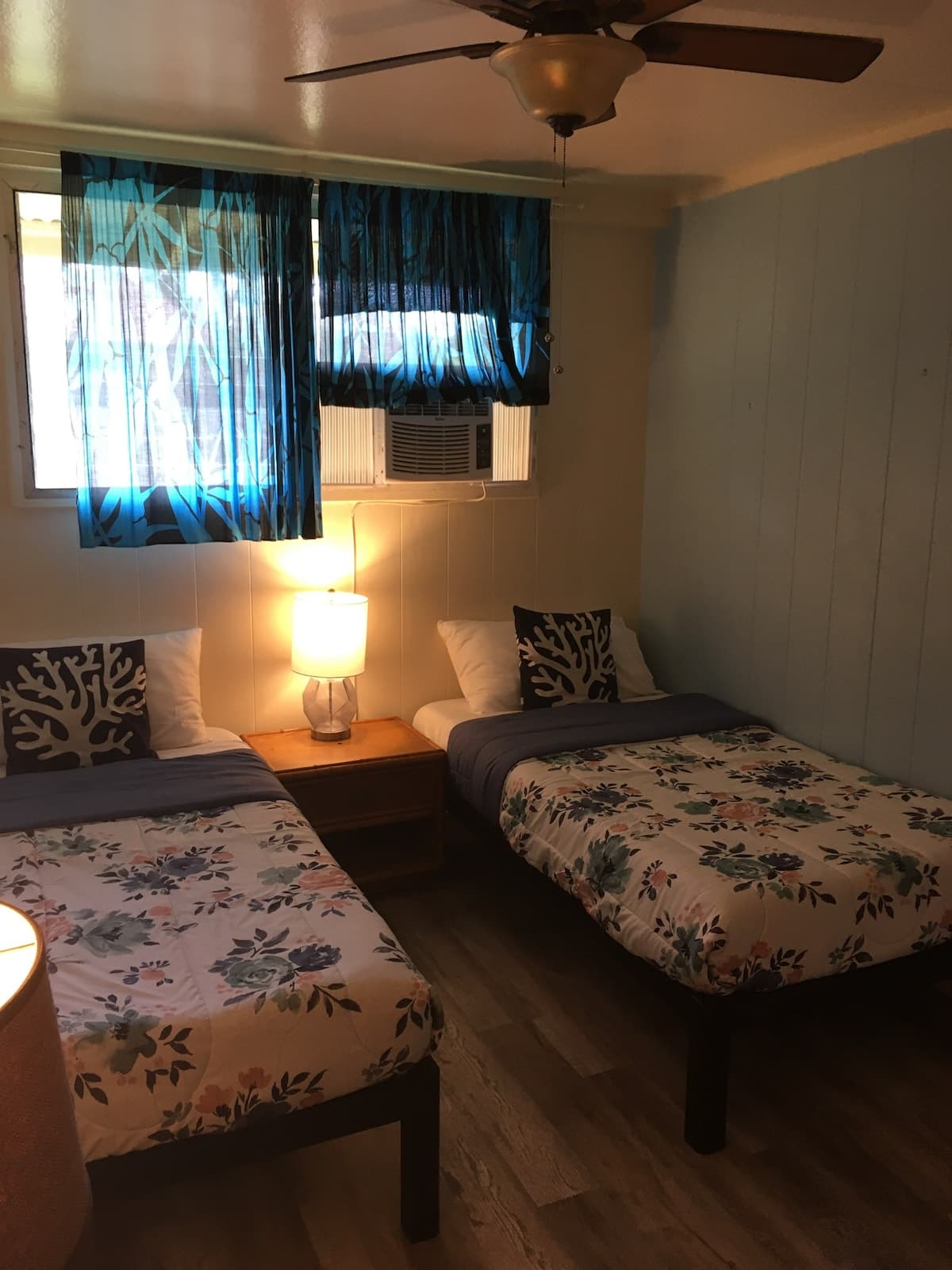 Condo in Lahaina · ★4.68 · 2 bedrooms · 2 beds · 1 bath - Photo 3