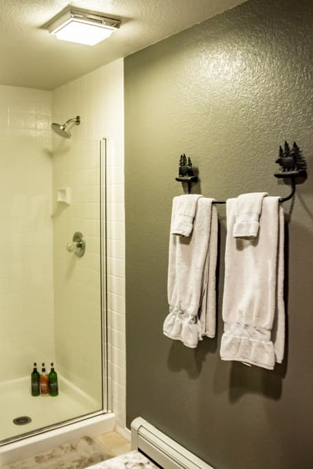 Condo in Incline Village · ★5.0 · 2 bedrooms · 5 beds · 2 private baths - Photo 5