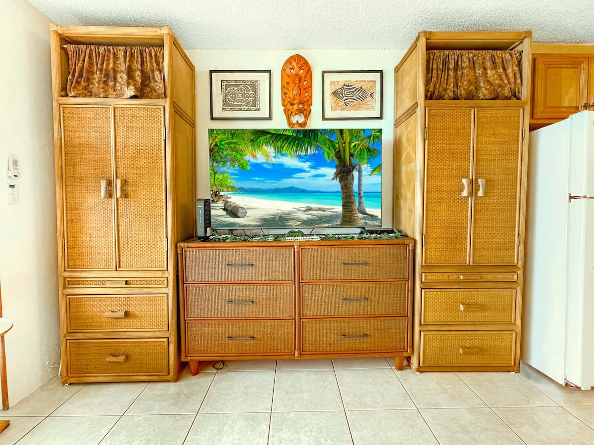 Condo in Kailua-Kona · ★4.77 · Studio · 4 beds · 1 bath - Photo 3