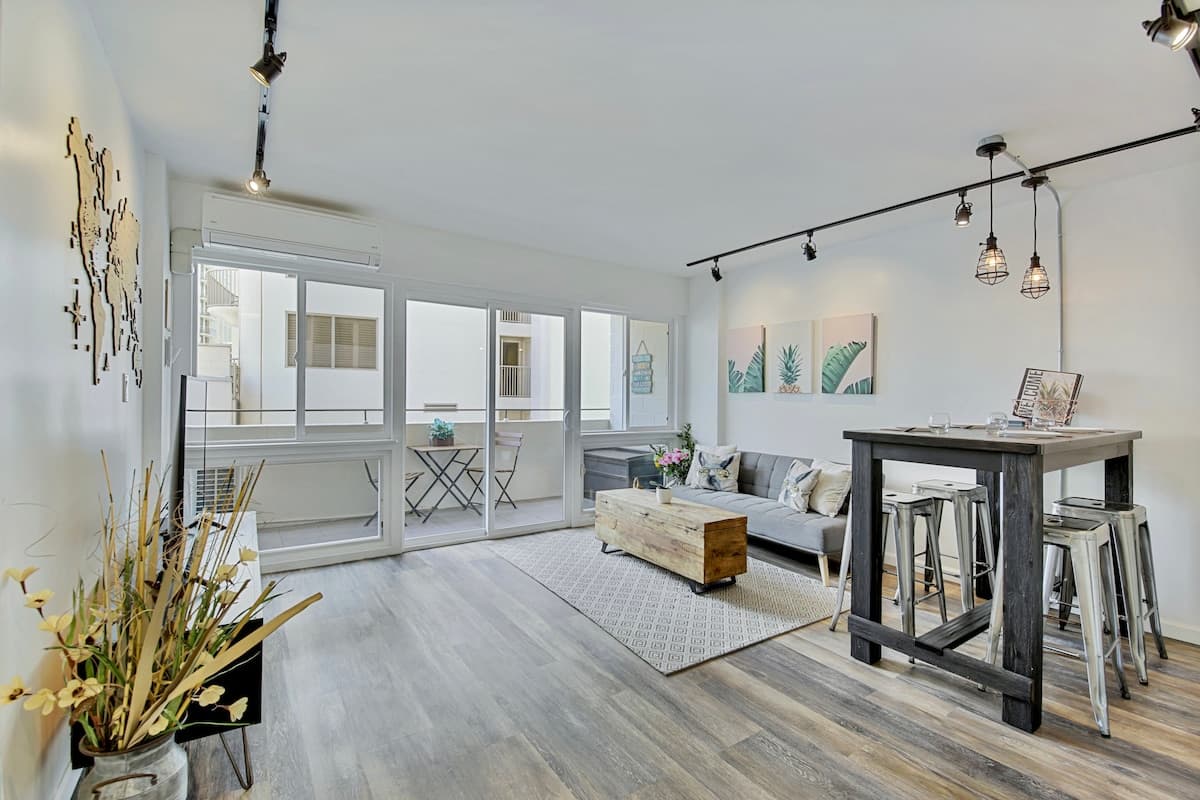 Condo in Honolulu · ★4.89 · 1 bedroom · 1 bed · 1 private bath - Photo 2