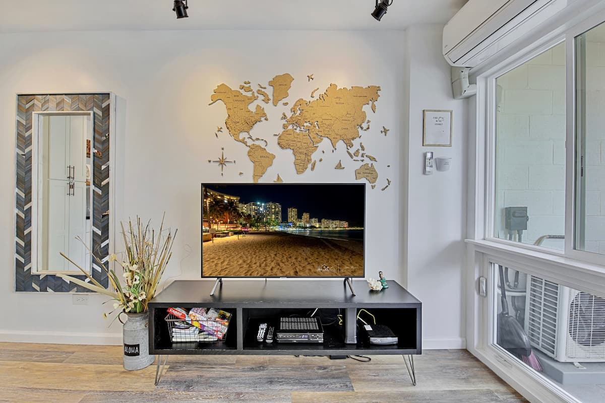 Condo in Honolulu · ★4.89 · 1 bedroom · 1 bed · 1 private bath - Photo 5