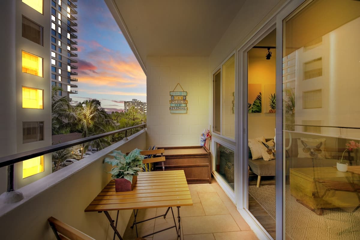 Condo in Honolulu · ★4.89 · 1 bedroom · 1 bed · 1 private bath - Photo 1