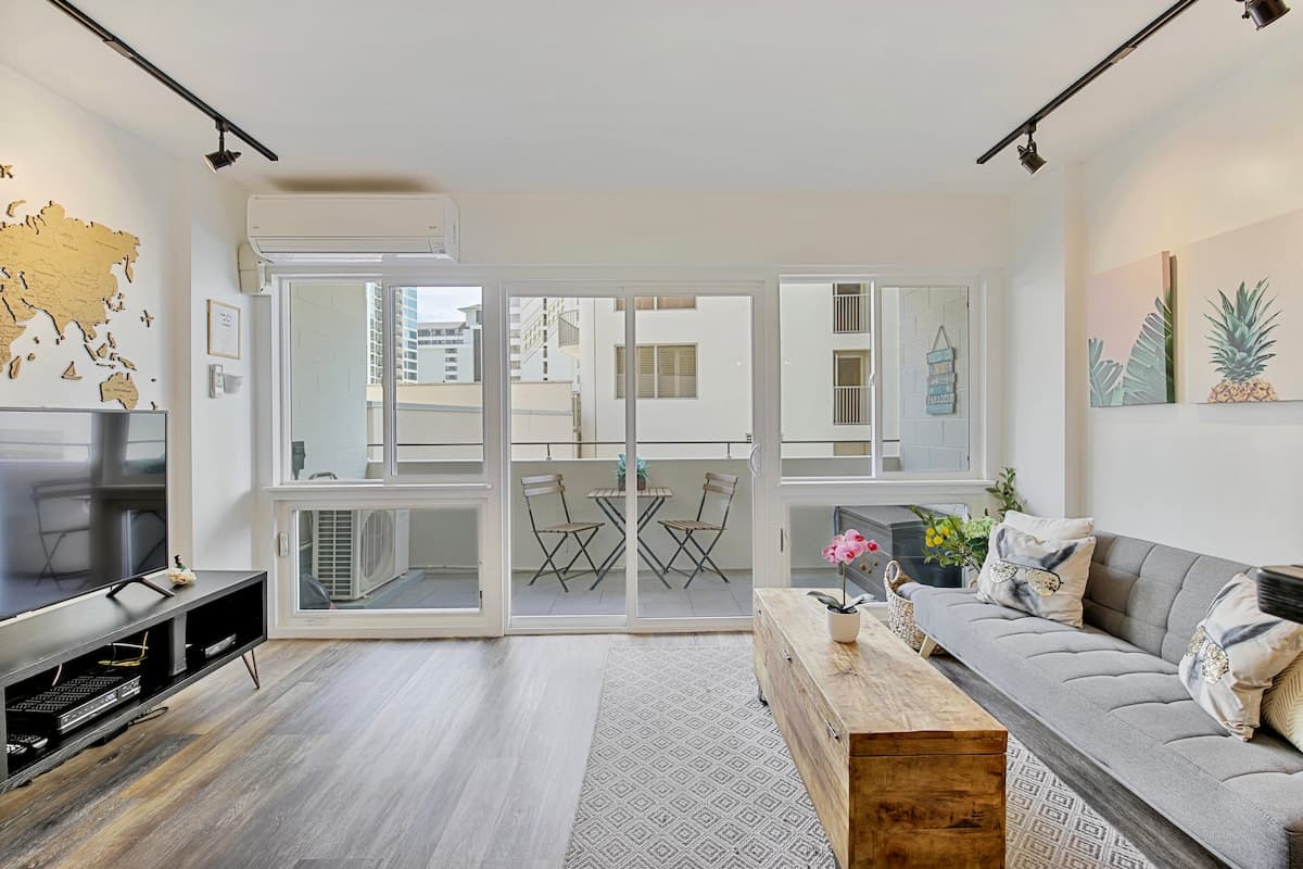 Condo in Honolulu · ★4.89 · 1 bedroom · 1 bed · 1 private bath - Photo 4