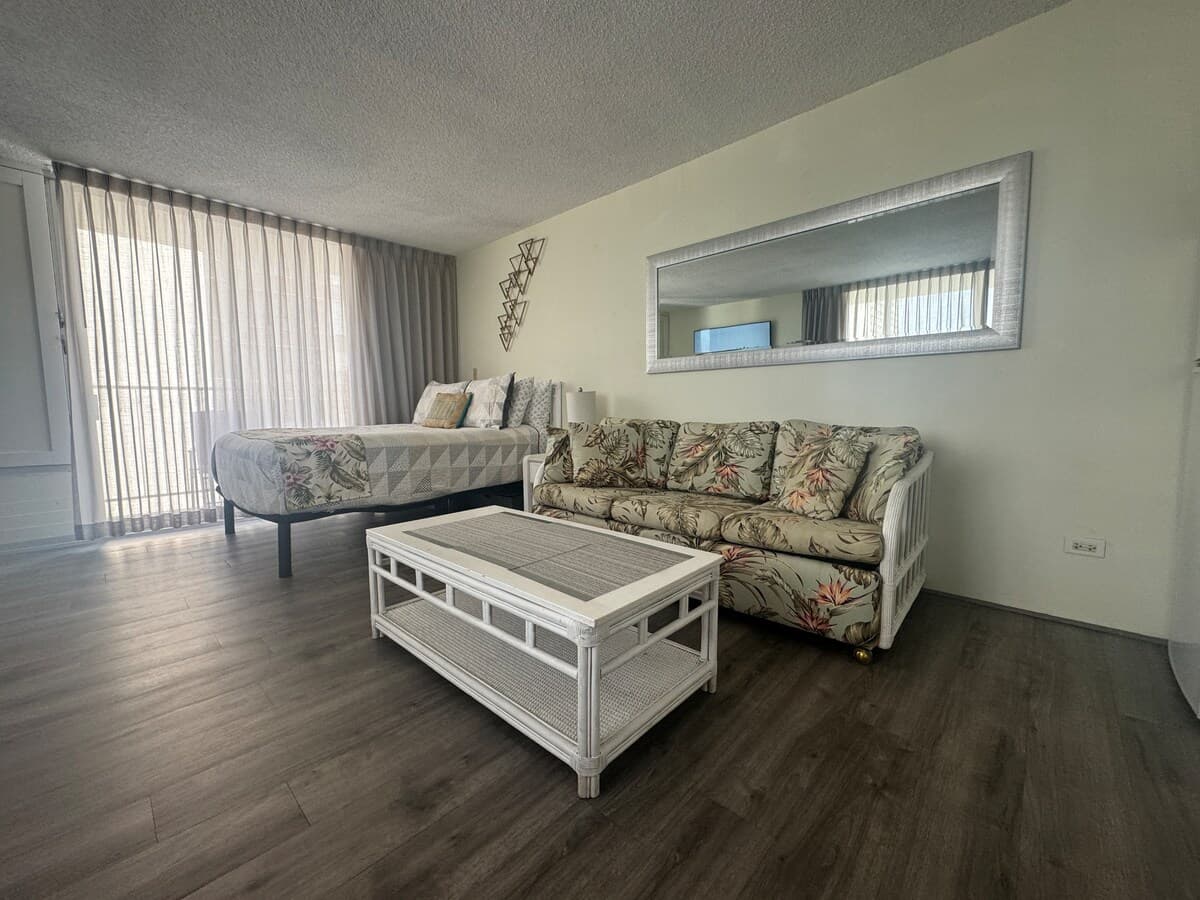 Condo in Honolulu · ★4.63 · Studio · 2 beds · 1 private bath - Photo 1