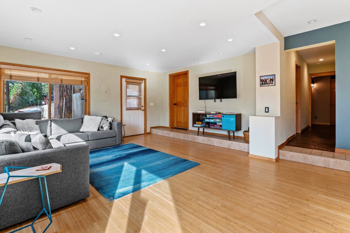 Lake Tahoe Views, Hot Tub & 3 Cal King Beds - Photo 4