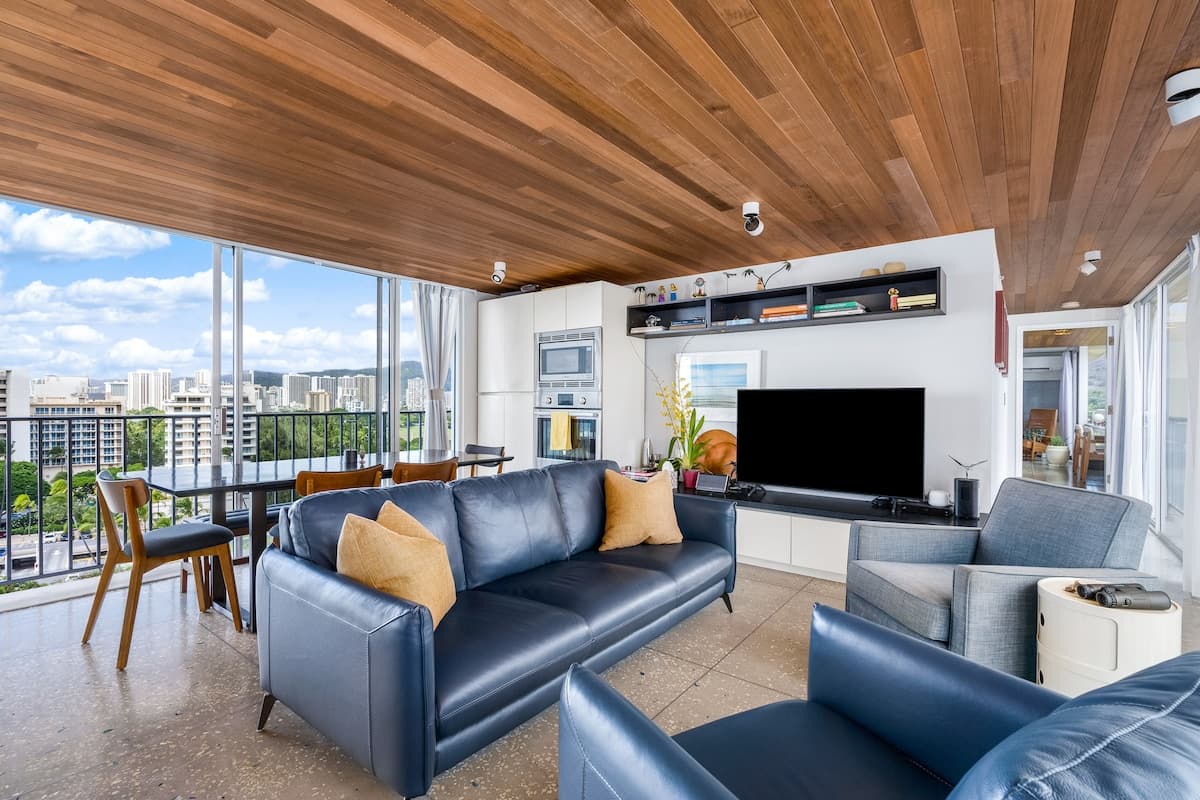 DHBH 1402 3 Bedroom Rooftop unit w/AC & 360° views - Photo 4
