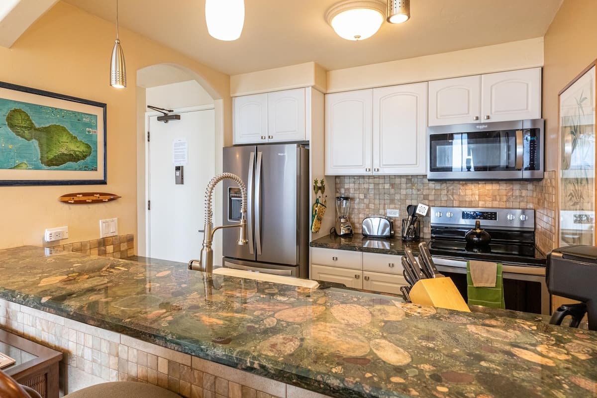 Condo in Kihei · ★4.9 · 1 bedroom · 1 bed · 1 bath - Photo 5