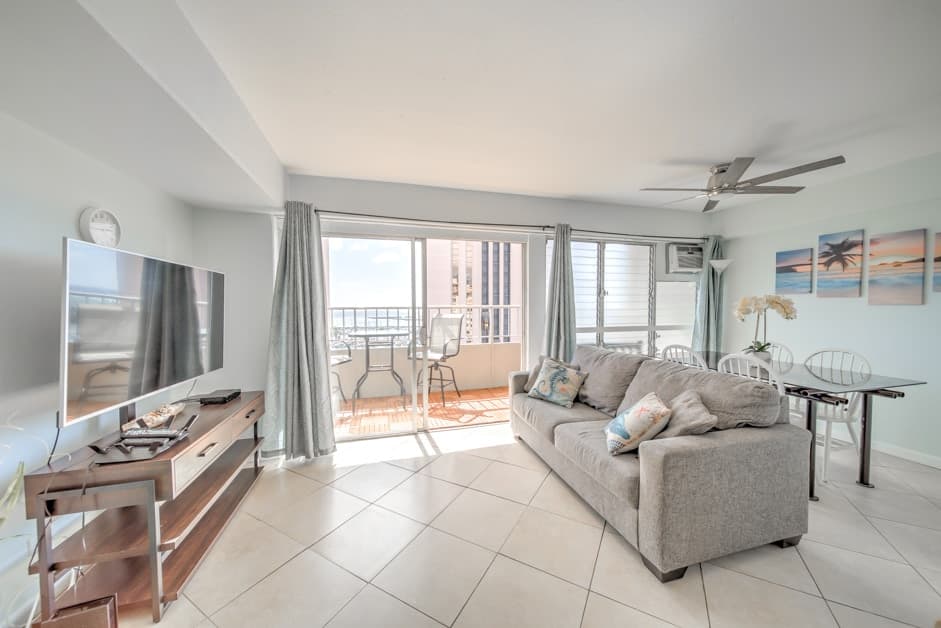 Condo in Honolulu · ★4.74 · 1 bedroom · 2 beds · 1 private bath - Photo 3