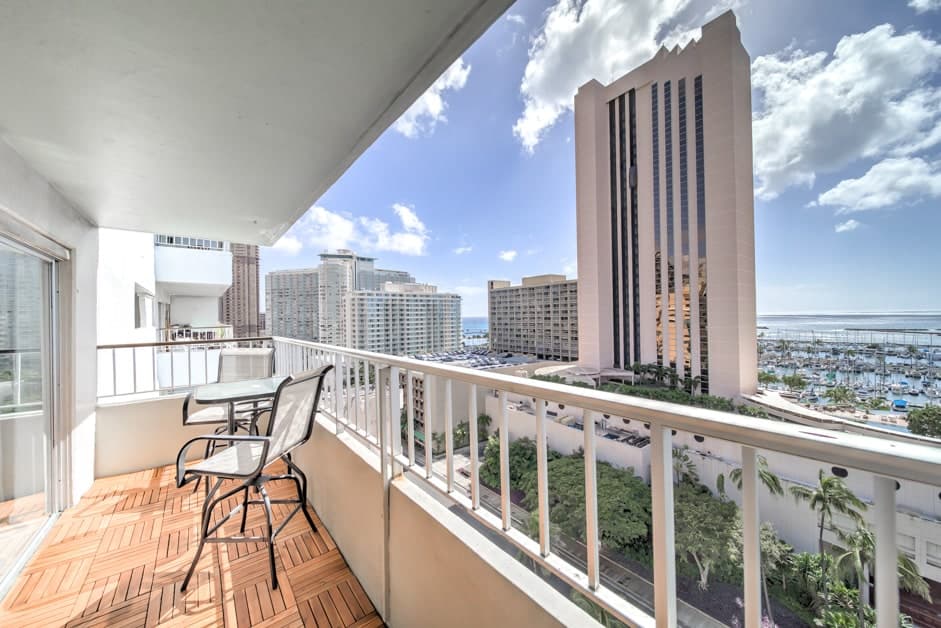 Condo in Honolulu · ★4.74 · 1 bedroom · 2 beds · 1 private bath - Photo 1