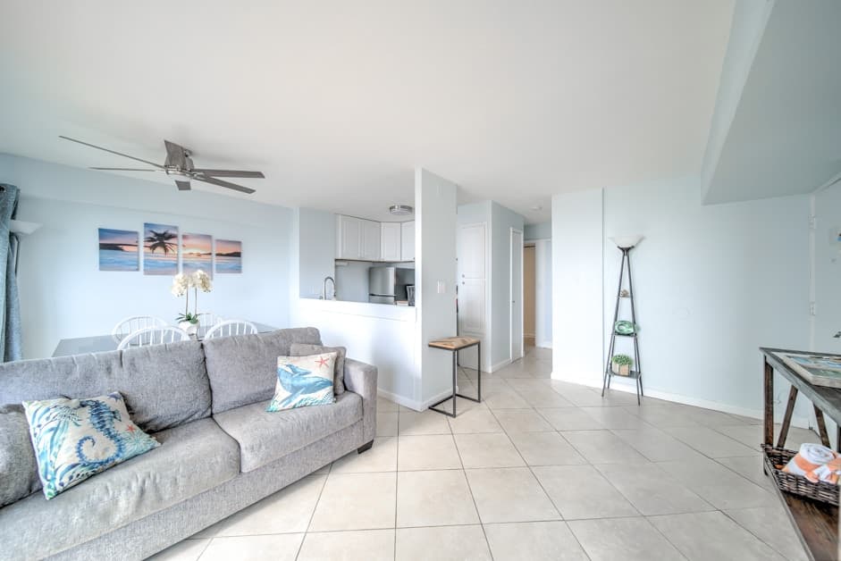 Condo in Honolulu · ★4.74 · 1 bedroom · 2 beds · 1 private bath - Photo 5