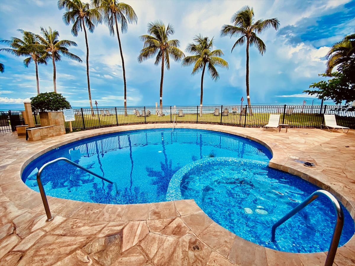 Condo in Lahaina · ★4.97 · Studio · 1 bed · 1 bath - Photo 5