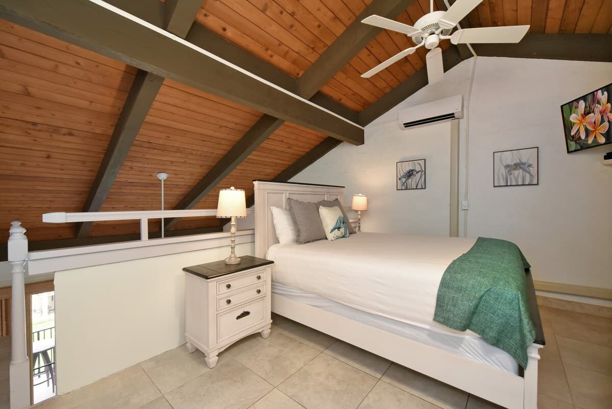 Condo in Lahaina · ★4.84 · 2 bedrooms · 3 beds · 2 private baths - Photo 2