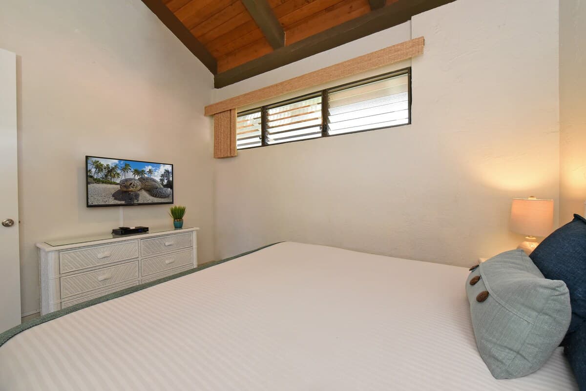 Condo in Lahaina · ★4.84 · 2 bedrooms · 3 beds · 2 private baths - Photo 1