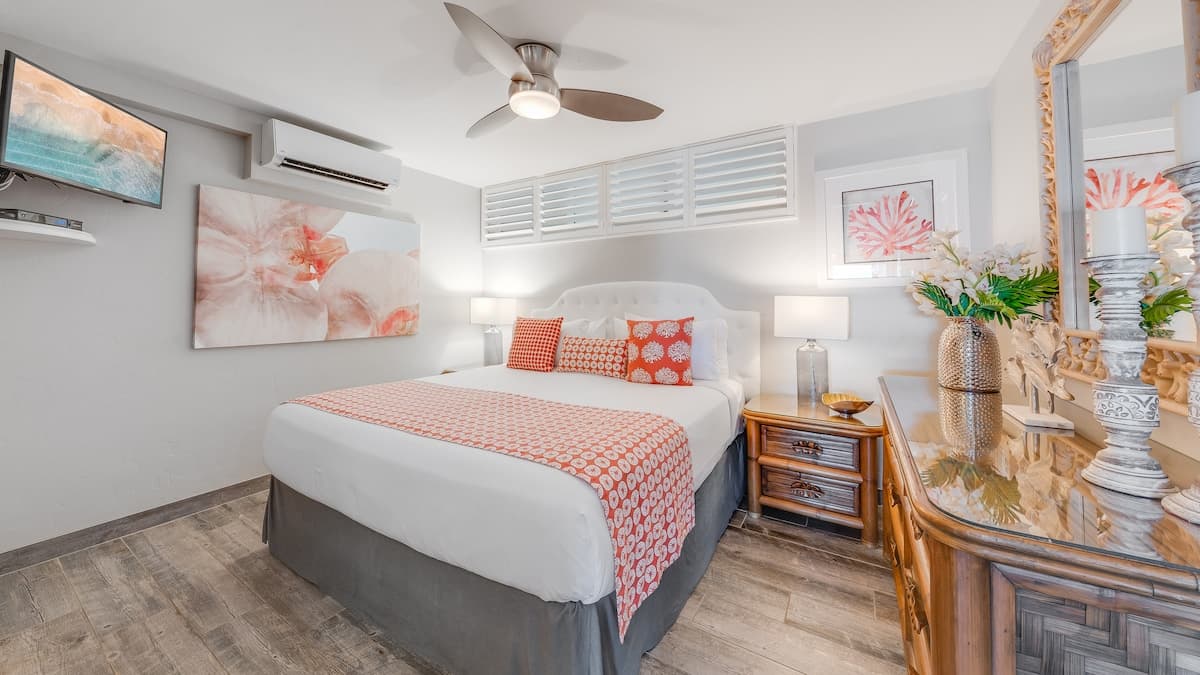 Condo in Lahaina · ★4.97 · 1 bedroom · 1 bed · 1 bath - Photo 3