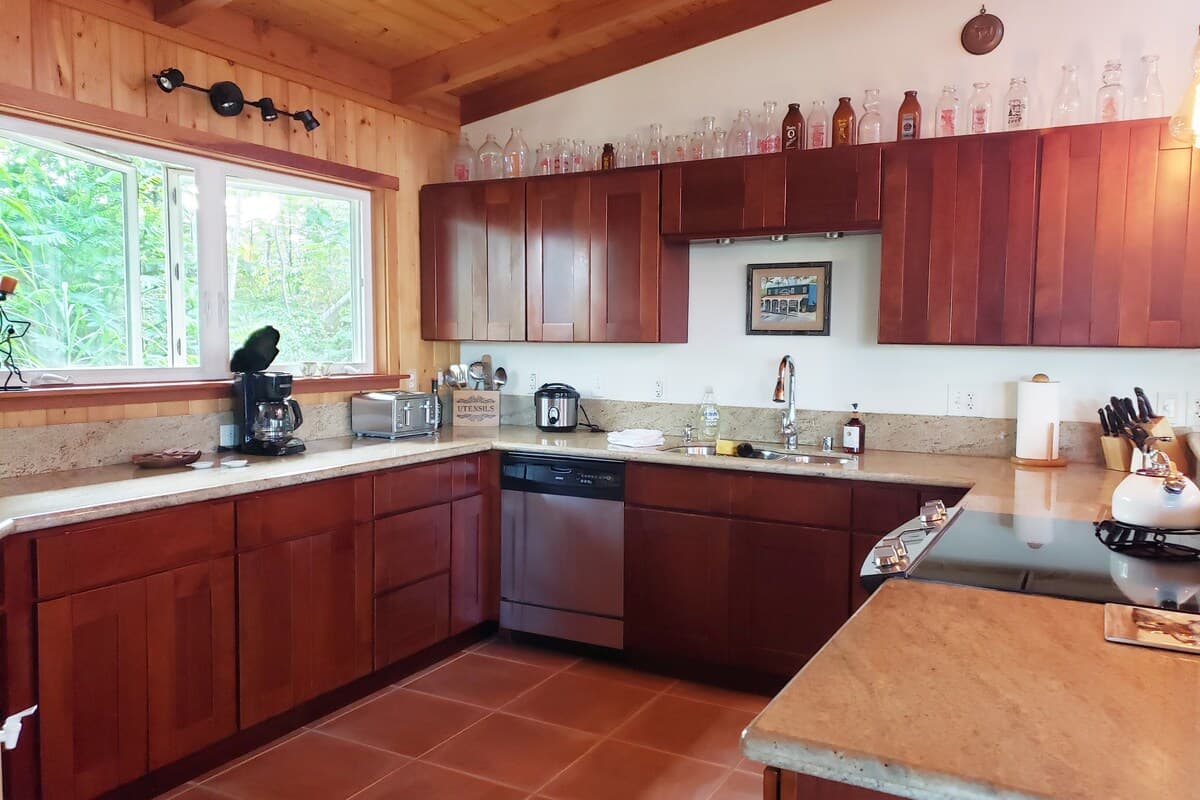 Home in Pahoa · ★4.97 · 2 bedrooms · 2 beds · 1 private bath - Photo 3