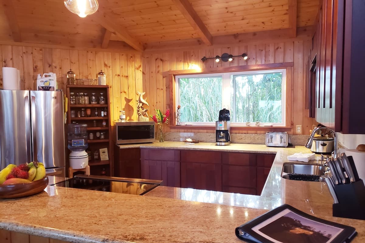 Home in Pahoa · ★4.97 · 2 bedrooms · 2 beds · 1 private bath - Photo 5