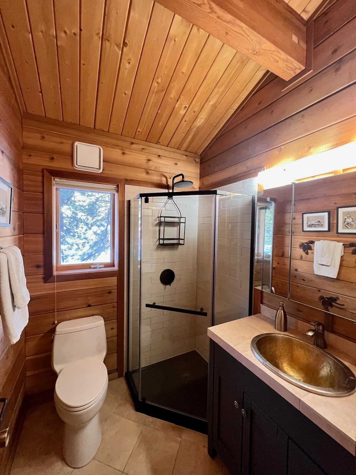 Chalet in Carnelian Bay · ★4.82 · 4 bedrooms · 8 beds · 3.5 private baths - Photo 2