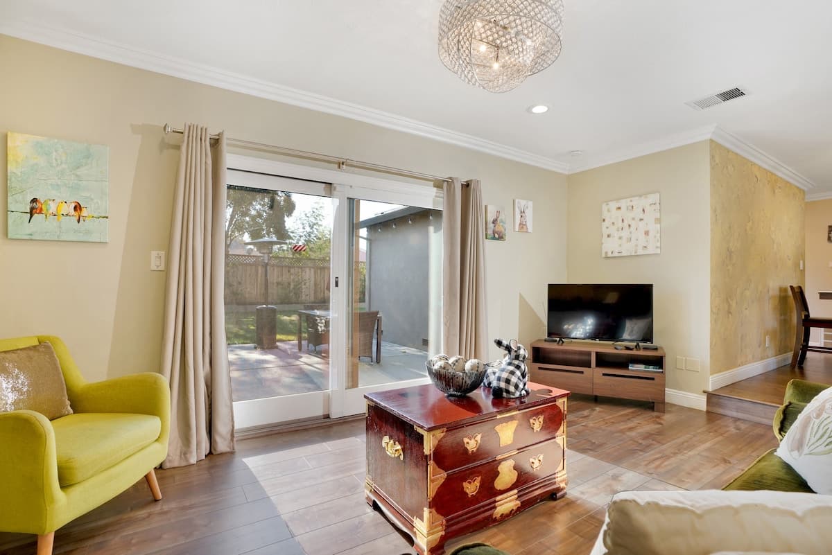 Luxury Silicon Valley Home Near Light Rail - Photo 3