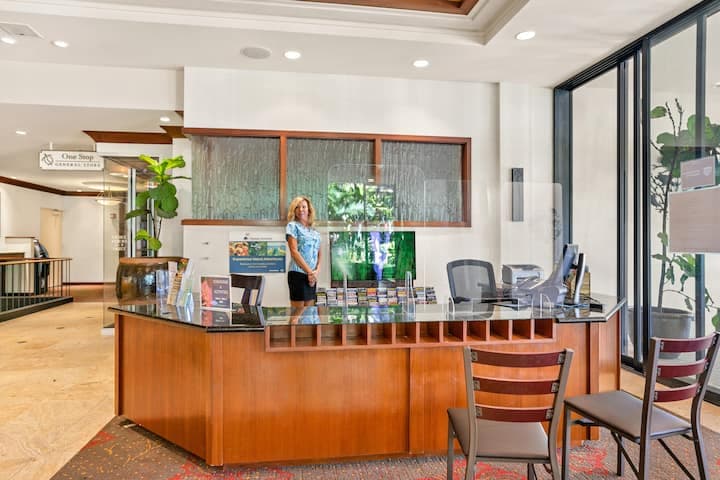 Condo in Lahaina · ★4.94 · 1 bedroom · 2 beds · 2 baths - Photo 4