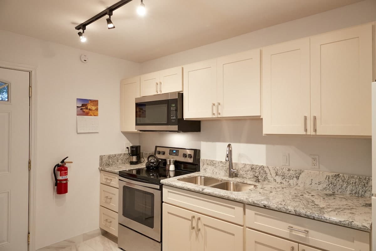 Home in Kihei · ★4.97 · 1 bedroom · 1 bed · 1 bath - Photo 5