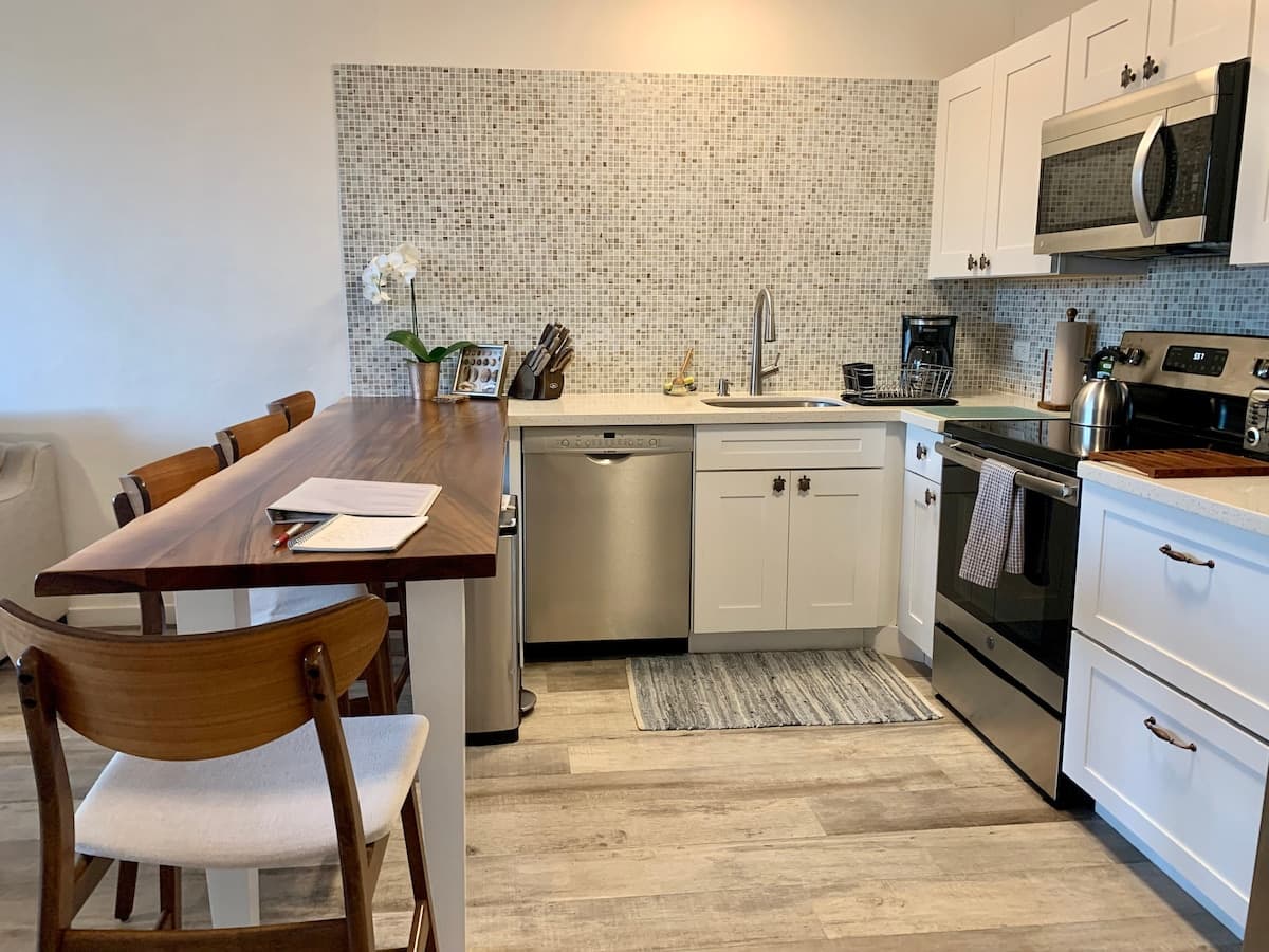 Condo in Paia · ★4.93 · 1 bedroom · 2 beds · 1 bath - Photo 4