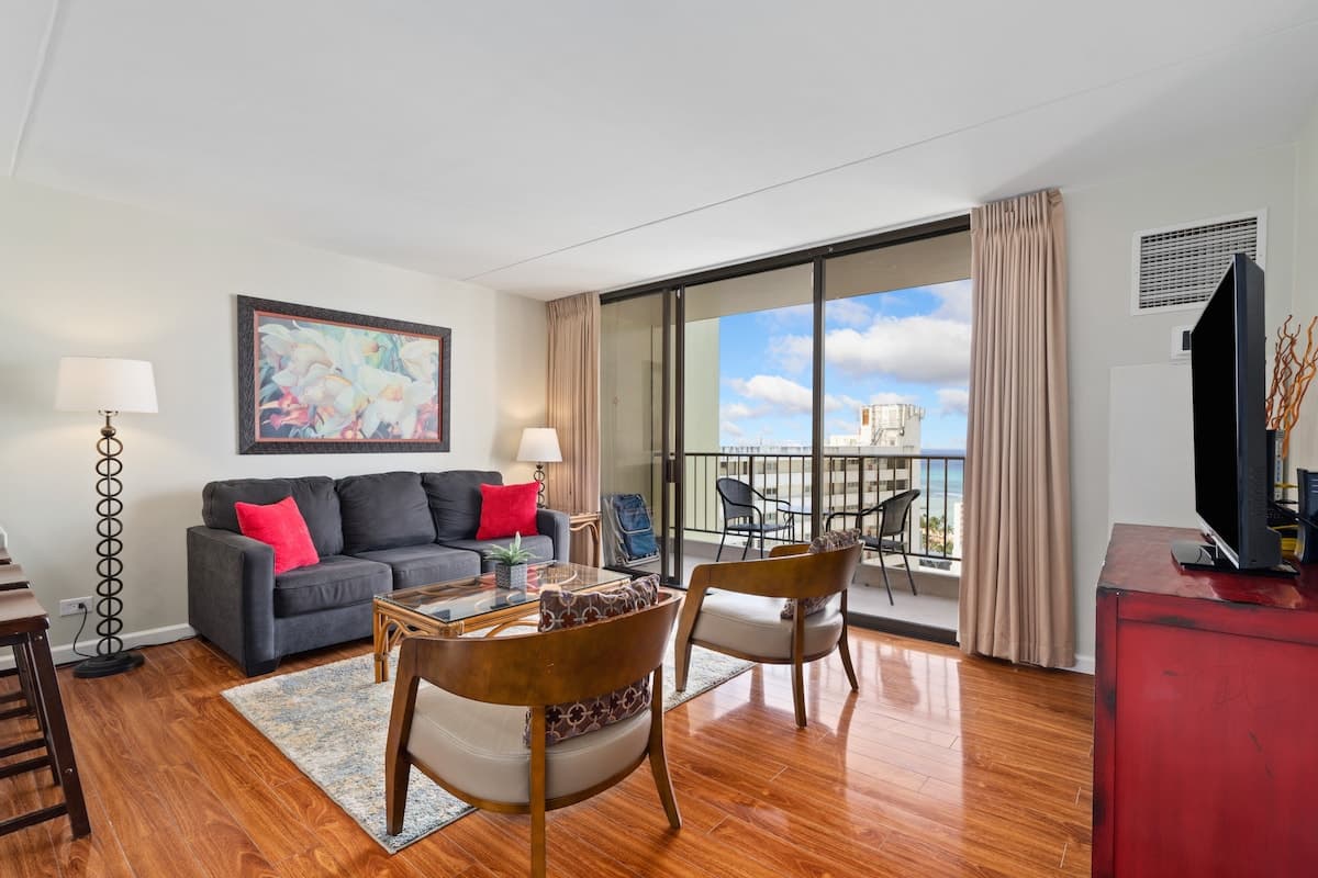 Condo in Honolulu · ★4.93 · 1 bedroom · 3 beds · 1 private bath - Photo 1