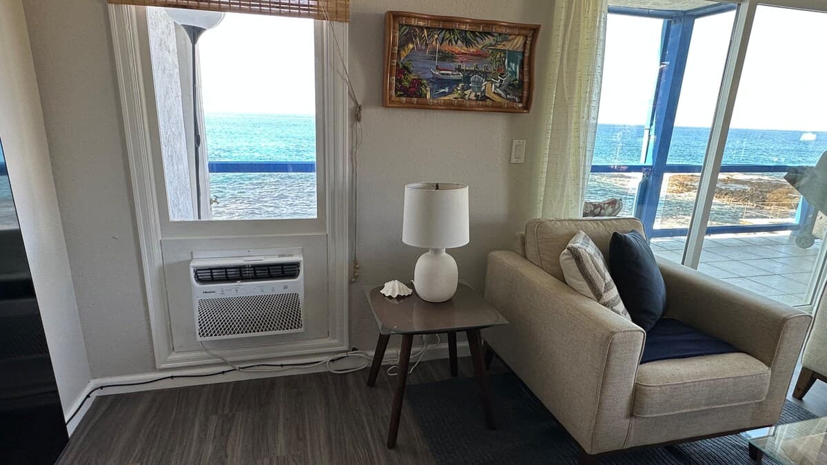 Condo in Kailua-Kona · ★4.68 · 2 bedrooms · 3 beds · 2.5 baths - Photo 3