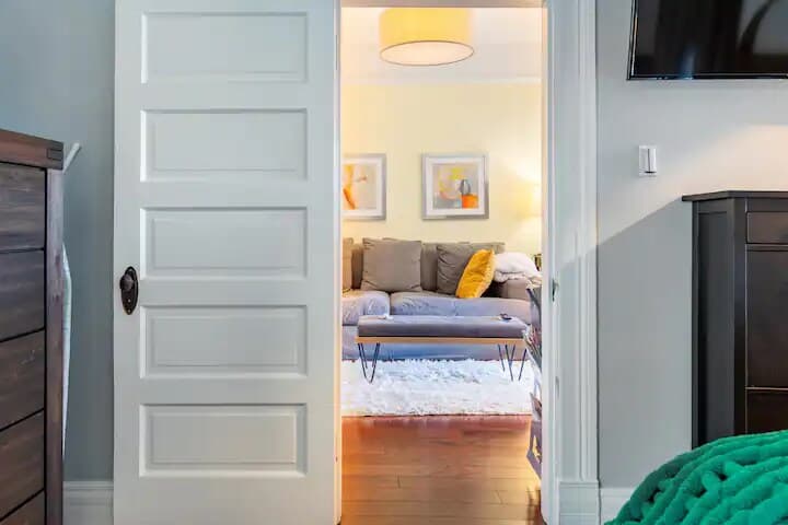 2 Ensuite Baths, Walkable SF Gem - Photo 3