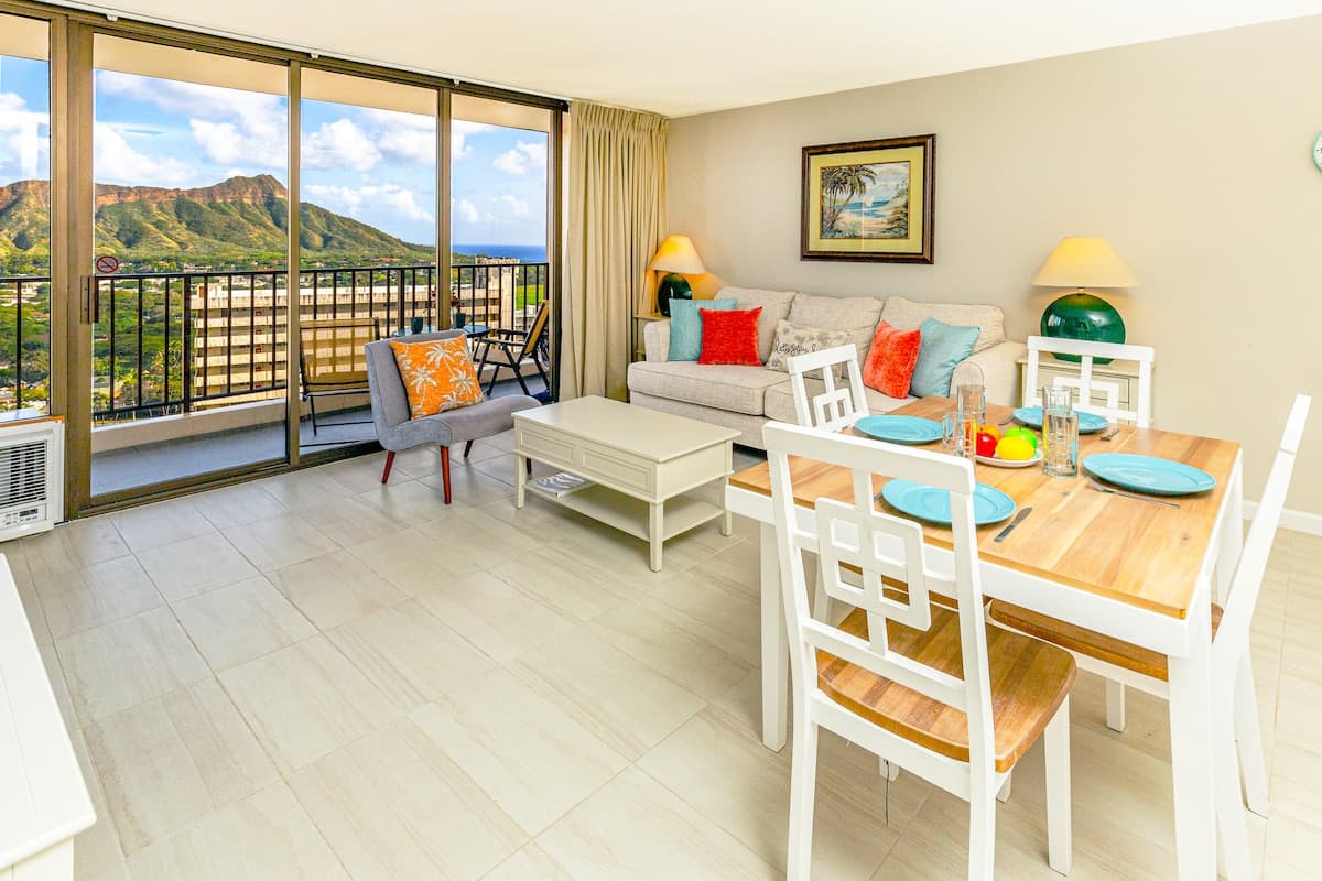 Condo in Honolulu · ★4.78 · 1 bedroom · 3 beds · 1 private bath - Photo 3