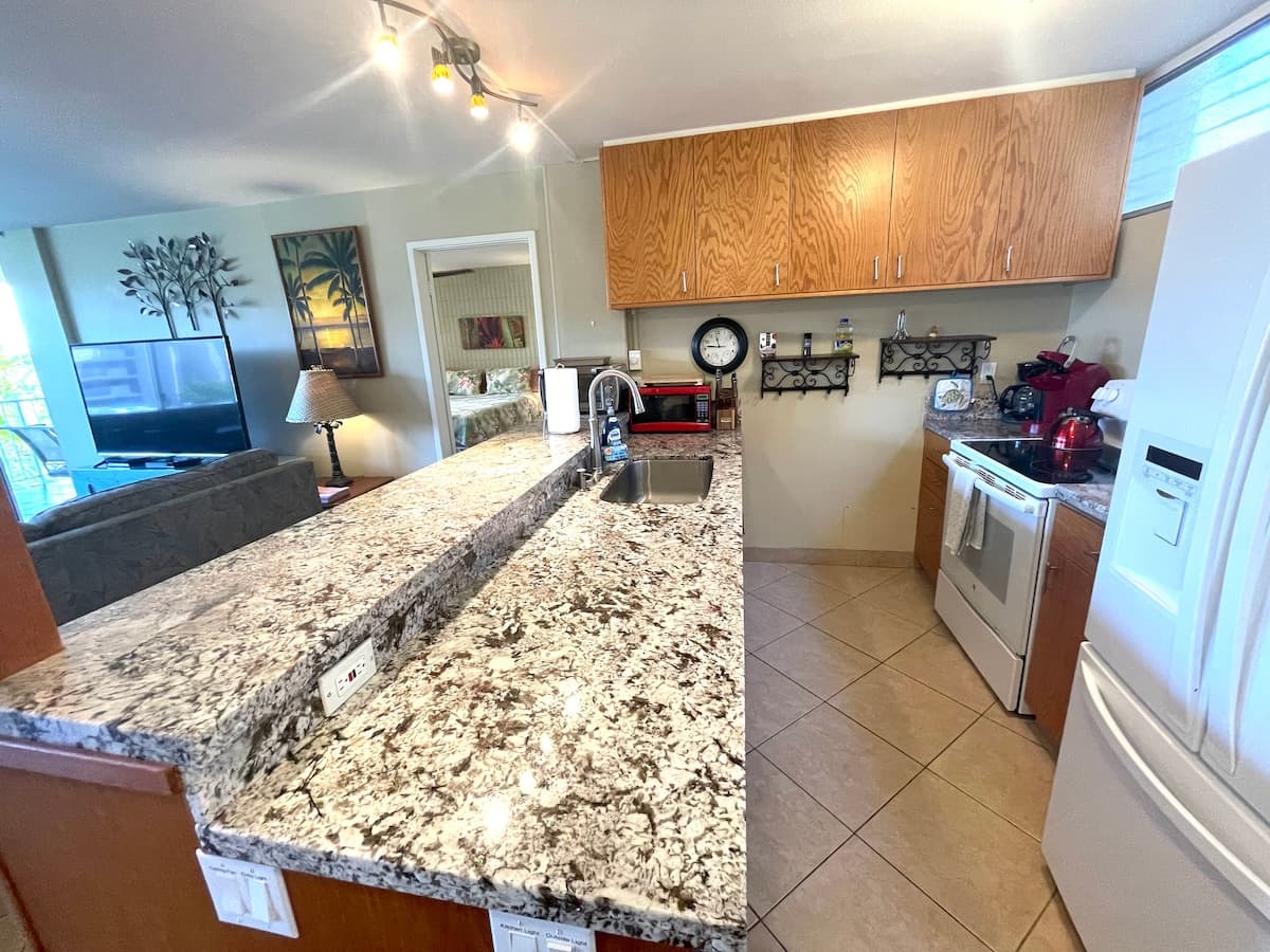 Condo in Kihei · ★4.9 · 2 bedrooms · 4 beds · 2 baths - Photo 2
