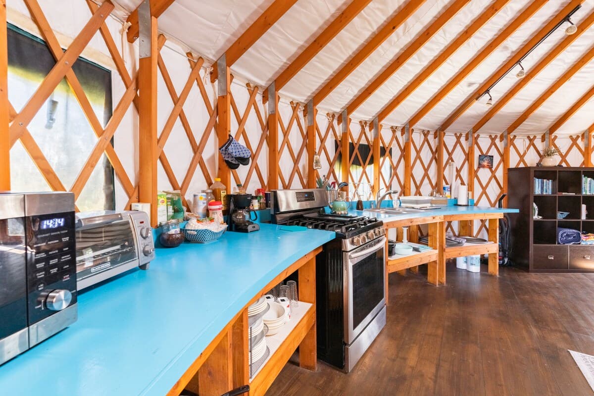 Stylish Yurt - Photo 4