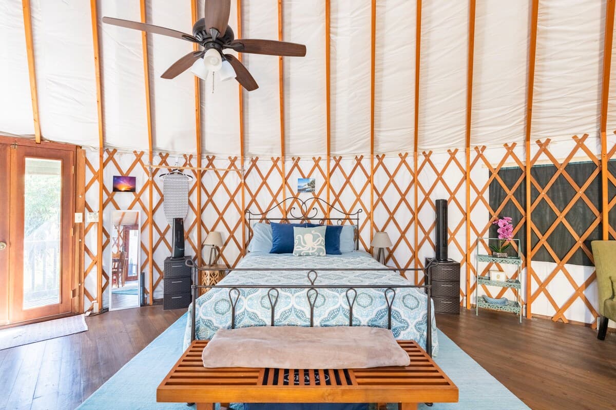 Stylish Yurt - Photo 5