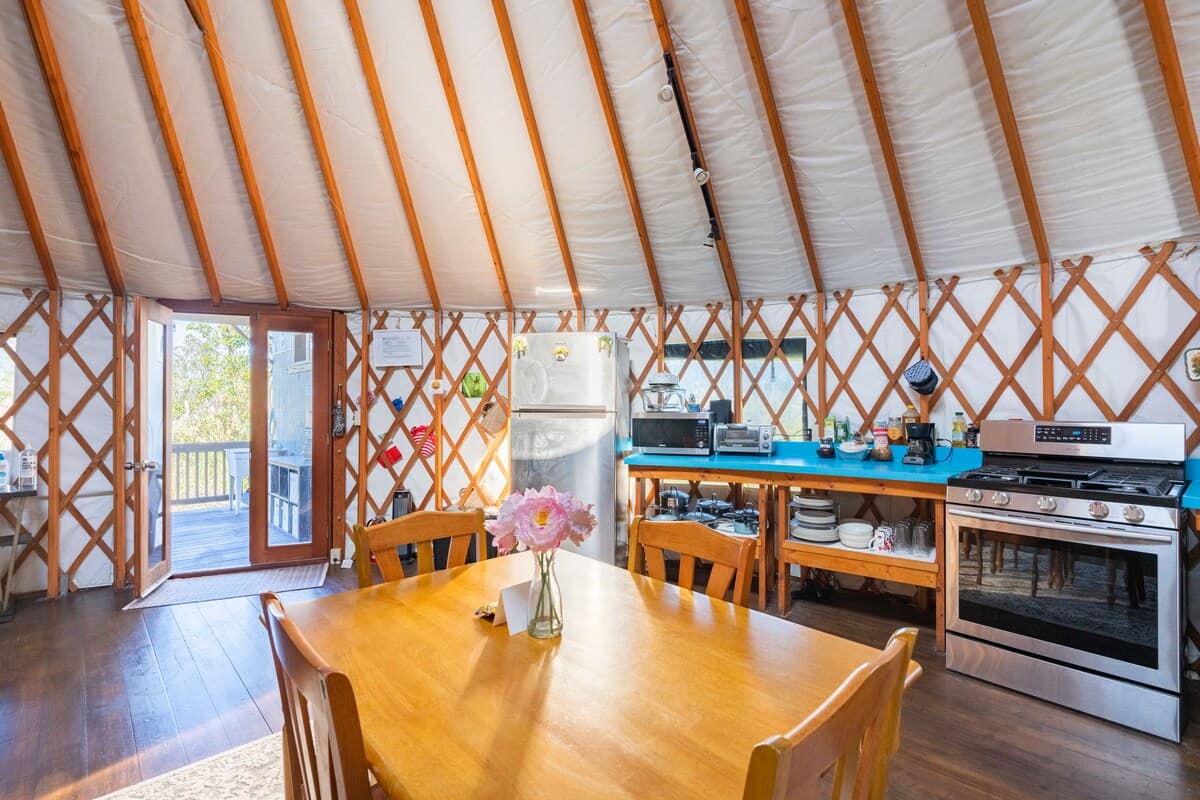 Stylish Yurt - Photo 3
