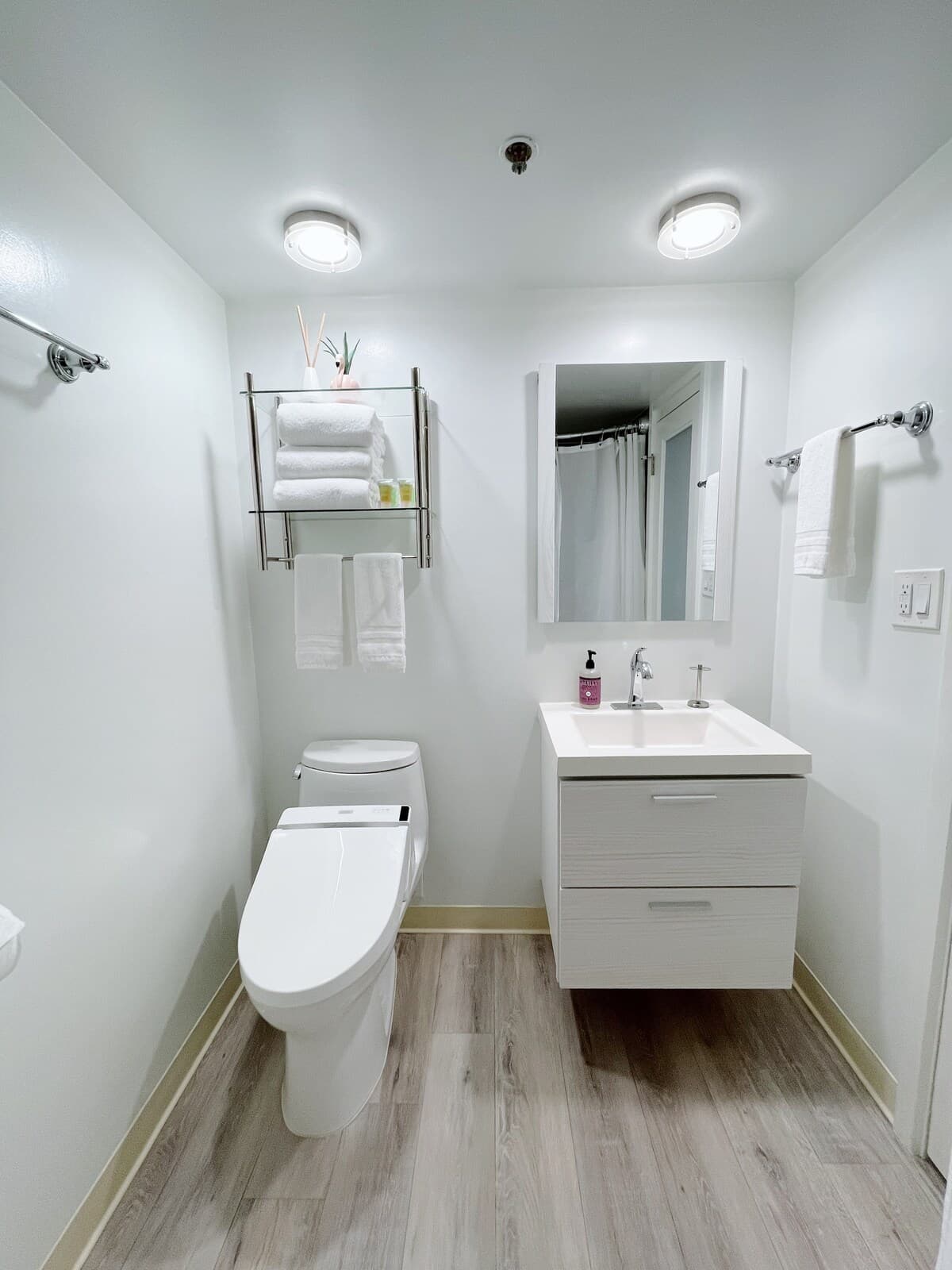 Condo in Honolulu · ★4.98 · Studio · 1 bed · 1 private bath - Photo 5