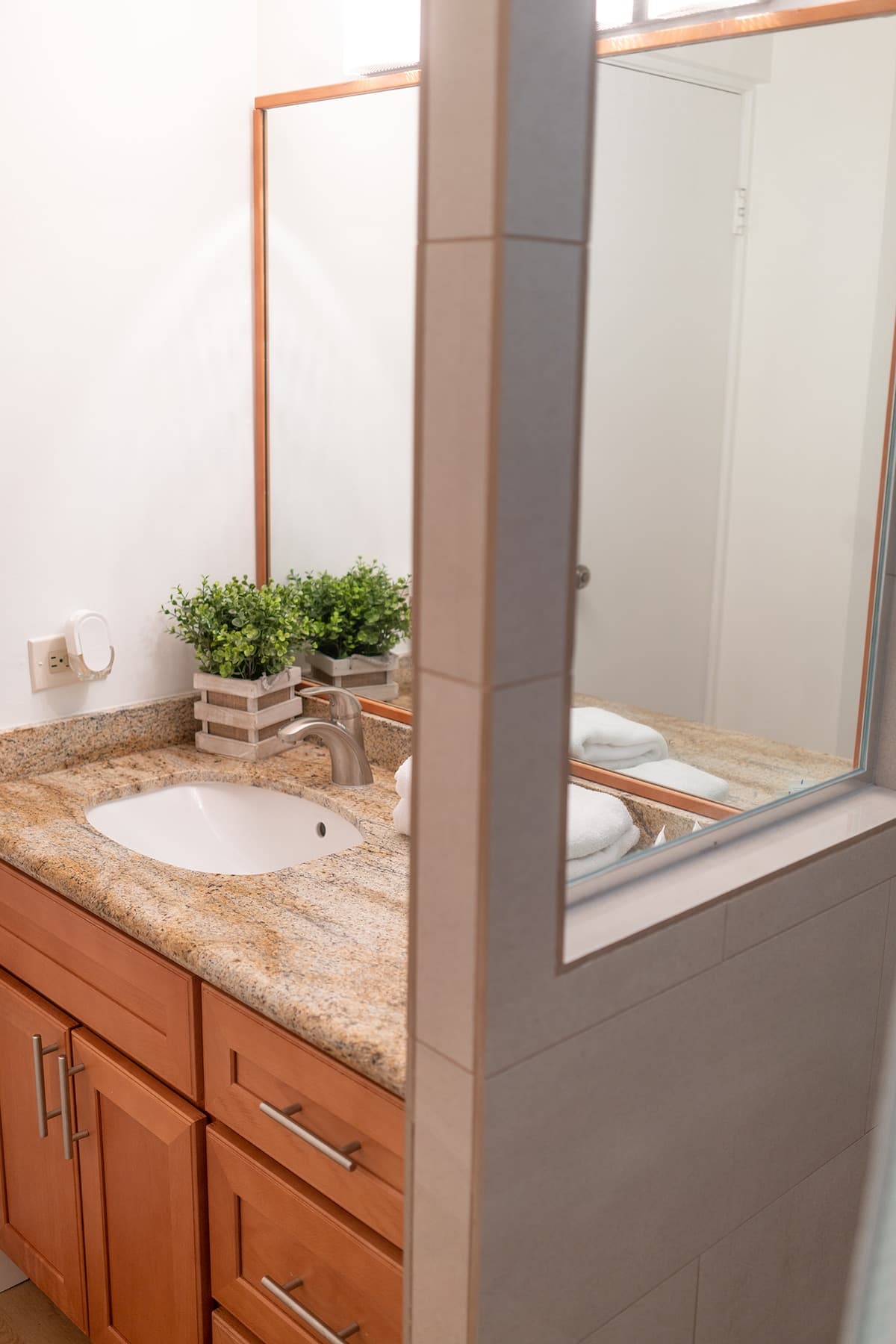 Condo in Honolulu · ★4.69 · 1 bedroom · 2 beds · 1 shared bath - Photo 4