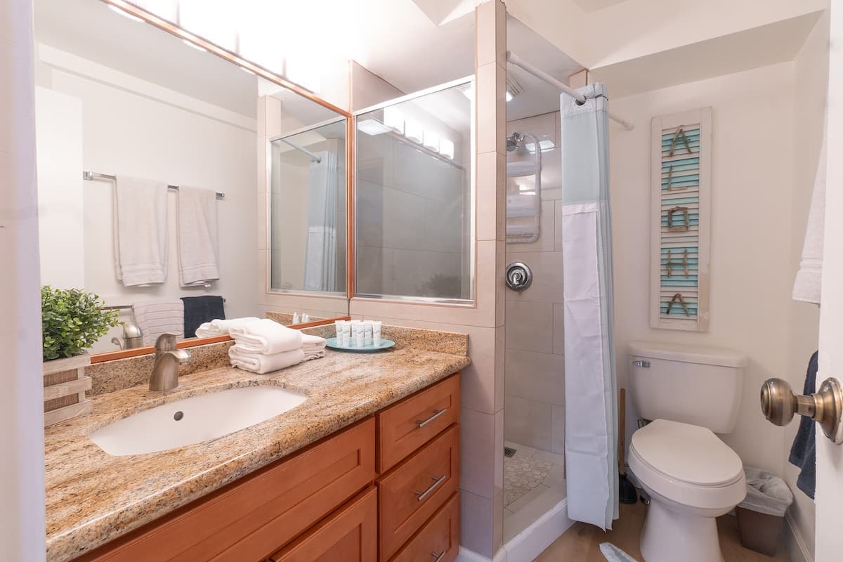Condo in Honolulu · ★4.69 · 1 bedroom · 2 beds · 1 shared bath - Photo 3