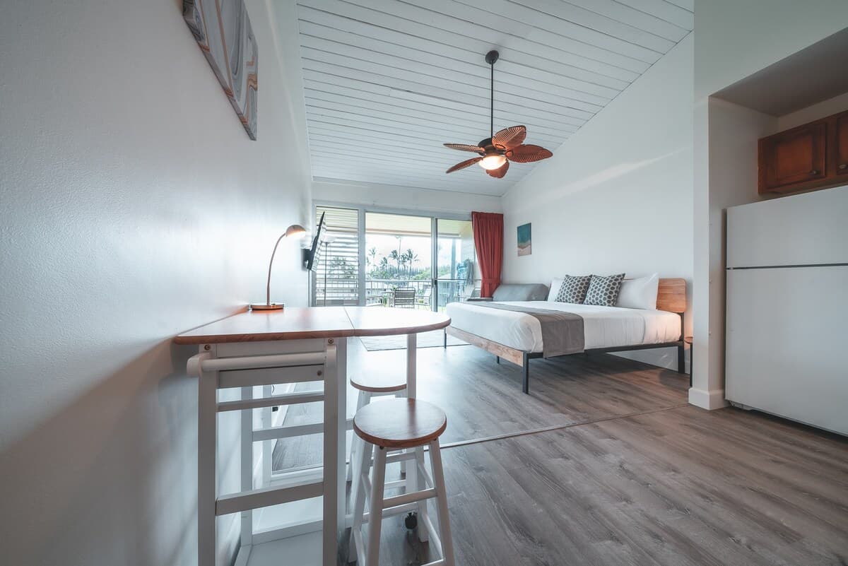 Condo in Lahaina · ★4.96 · Studio · 4 beds · 1 private bath - Photo 4