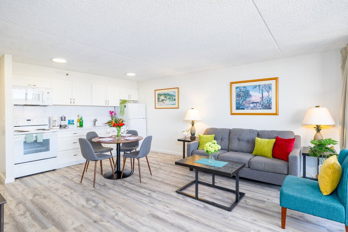 Condo in Honolulu · ★4.78 · 1 bedroom · 3 beds · 1 private bath - Photo 4